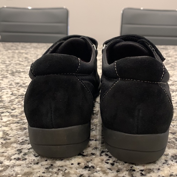 MUNRO American “Jolie” Sport Velcro Shoes—SZ. 8. Like New. - Picture 4 of 11